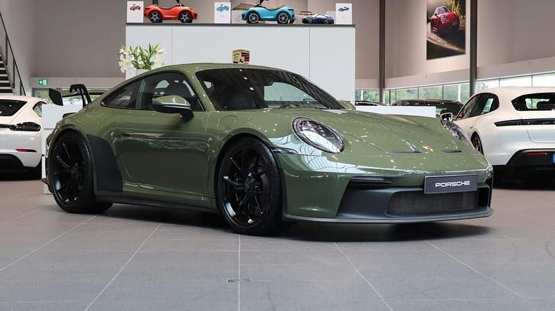 Mörkgrön (grön) Begagnad 2021 Porsche 911 GT3 Sportkupé | 1 995 000 kr (Marknadspris) - Bild 1/4