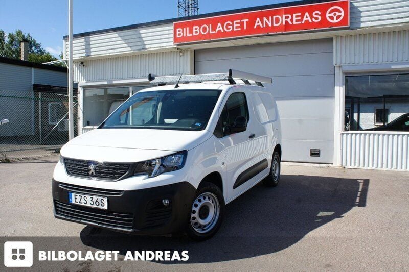 Vit Begagnad 2021 Peugeot Partner Minibuss | 179 900 kr (Marknadspris) - Bild 1/4