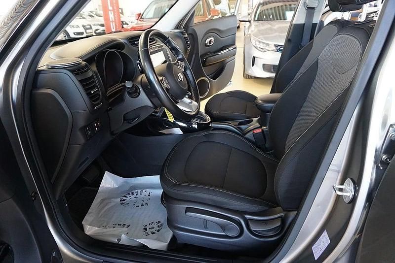 Begagnad Kia Soul 132 HK (97 kW) 2016 Grå SUV
