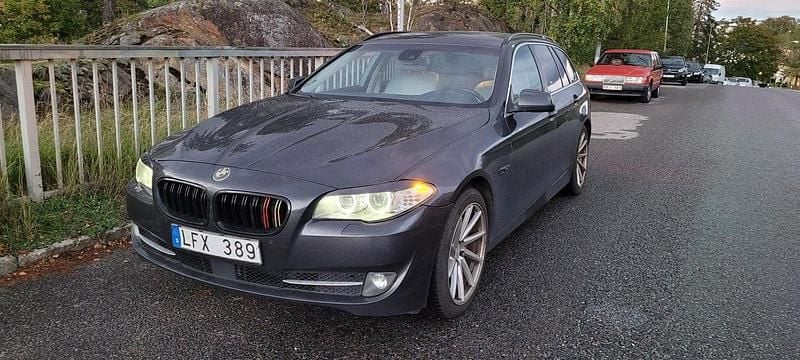 Grå Begagnad 2011 BMW 530 Comfort Edition Kombi | 110 000 kr (Bra pris) - Bild 1/4