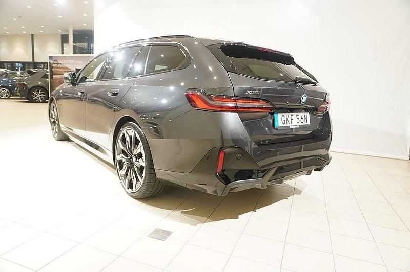 Begagnad BMW 550e Comfort Edition 313 HK (230 kW) 2025 Grå Kombi