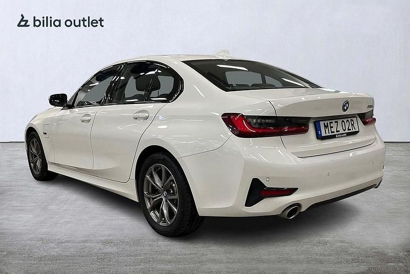 Begagnad BMW 330e Sport Line 184 HK (135 kW) 2022 Vit Sedan