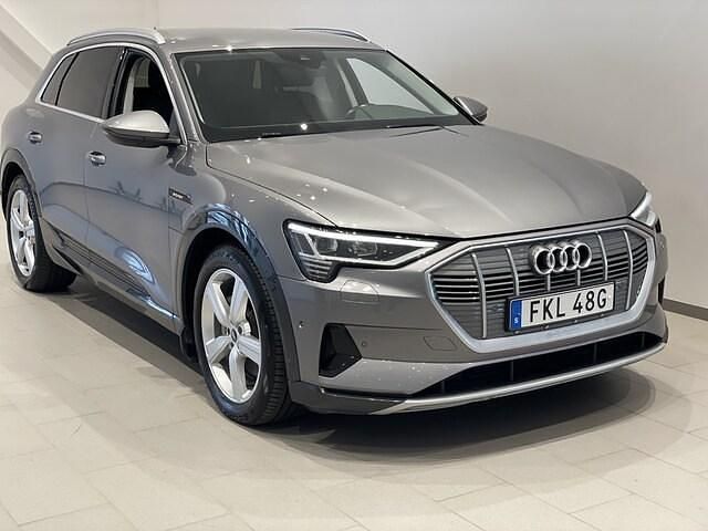 Tyfongrå metallic Begagnad 2021 Audi e-tron Proline SUV | 279 000 kr (Marknadspris) - Bild 1/4