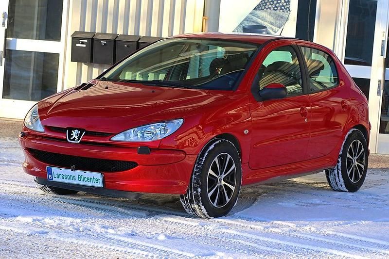 Begagnad Peugeot 206 Sport 109 HK (80 kW) 2005 Röd Halvkombi