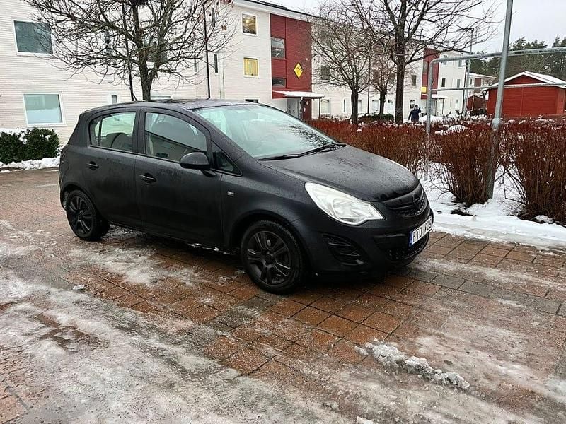 Begagnad 2013 Opel Corsa Halvkombi | 35 000 kr (Marknadspris) - Bild 1/4