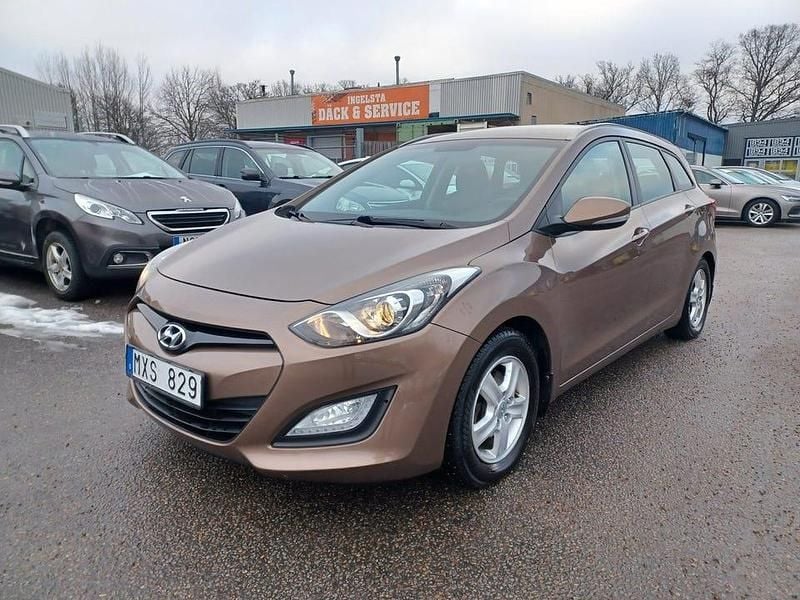 Ljusbrun Begagnad 2012 Hyundai i30 Kombi | 69 900 kr (Marknadspris) - Bild 1/4