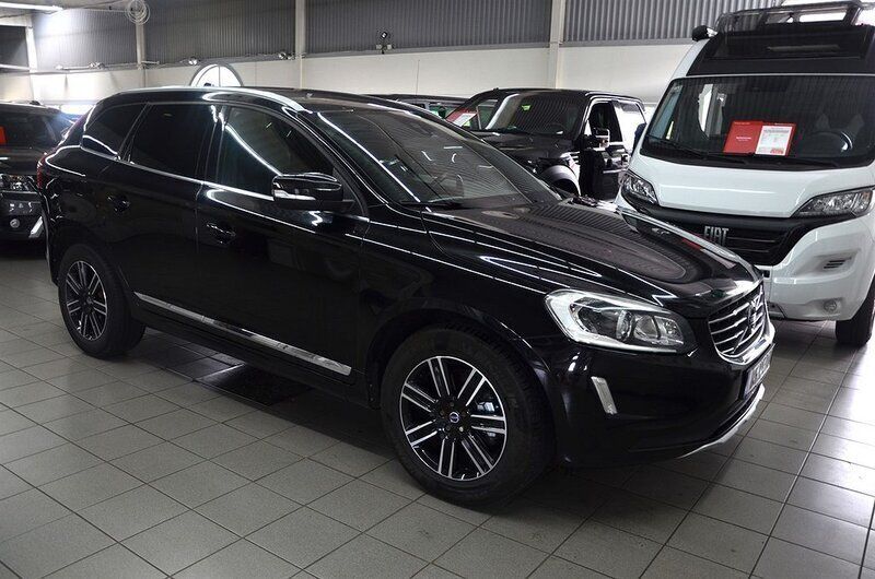 Svart Begagnad 2016 Volvo XC60 Summum SUV | 179 900 kr (Marknadspris) - Bild 1/4