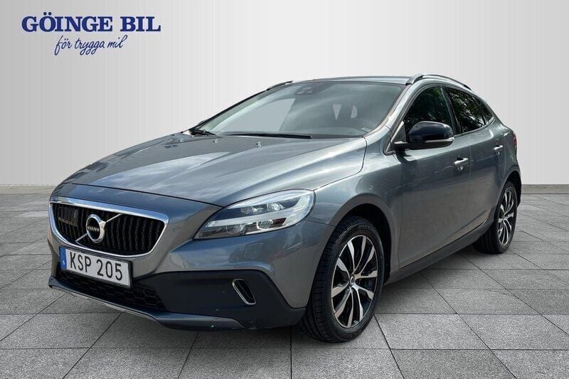 Grå Begagnad 2018 Volvo V40 CC Kombi | 204 900 kr (Marknadspris) - Bild 1/3