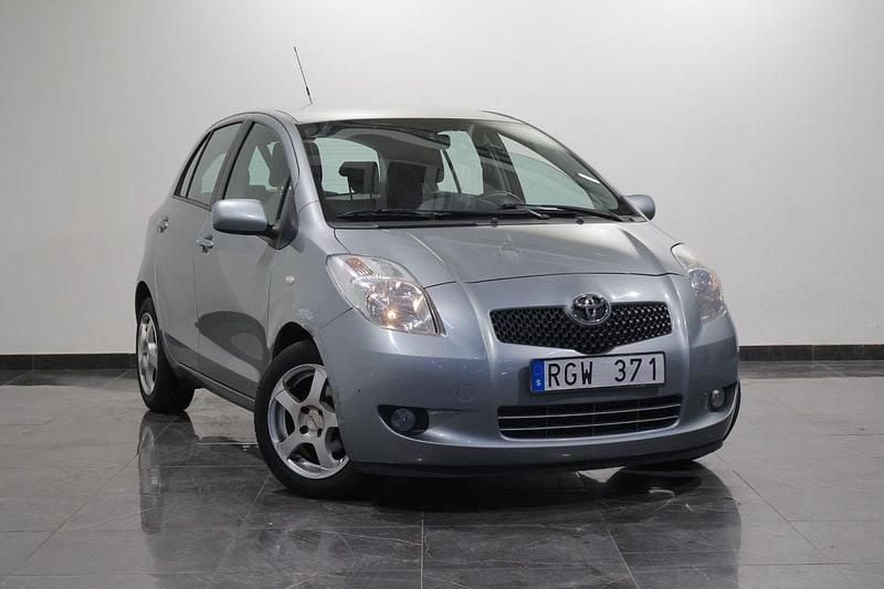 Grå Begagnad 2008 Toyota Yaris Halvkombi | 69 000 kr (Marknadspris) - Bild 1/4