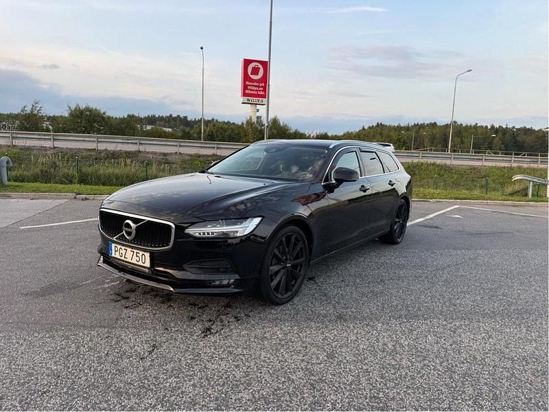 Svart Begagnad 2017 Volvo V90 Momentum Kombi | 157 000 kr (Marknadspris) - Bild 1/4