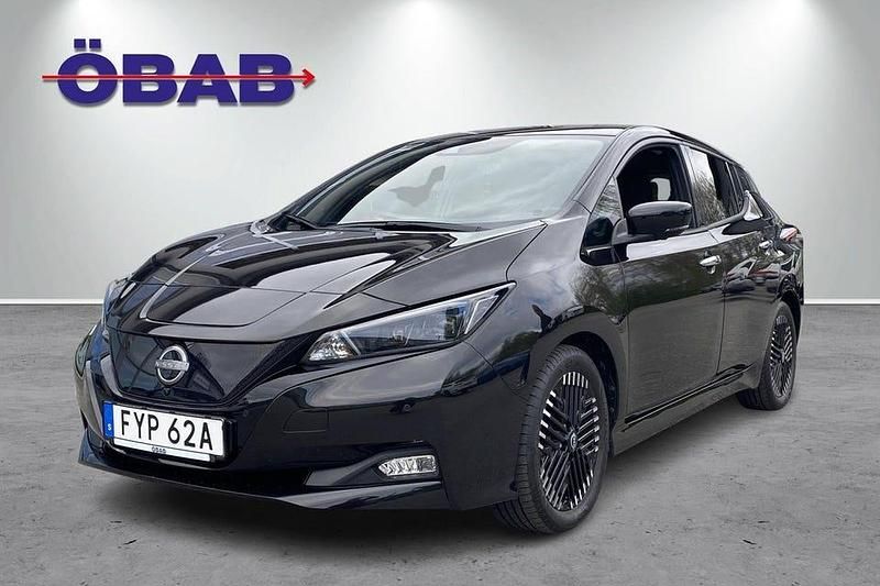 Begagnad Nissan Leaf N-Connecta 110 kW (150 HK) 2022 Svart Halvkombi