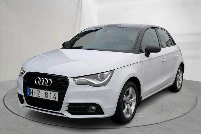 Vit Begagnad 2013 Audi A1 Sportback Sport Halvkombi | 87 000 kr (Marknadspris) - Bild 1/4
