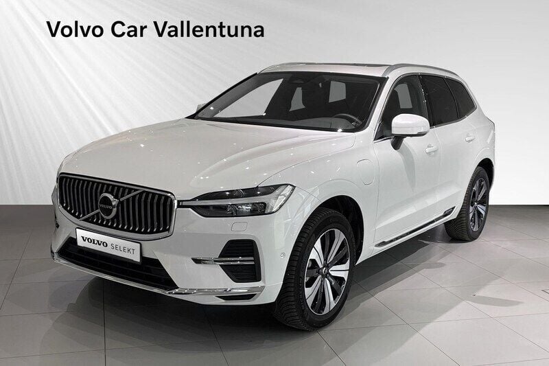 Vit Begagnad 2023 Volvo XC60 Plus SUV | 534 900 kr (Marknadspris) - Bild 1/4