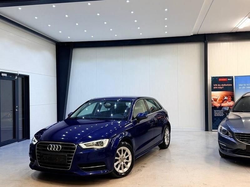Blå Begagnad 2015 Audi A3 Attraction Kombi | 109 000 kr (Marknadspris) - Bild 1/2