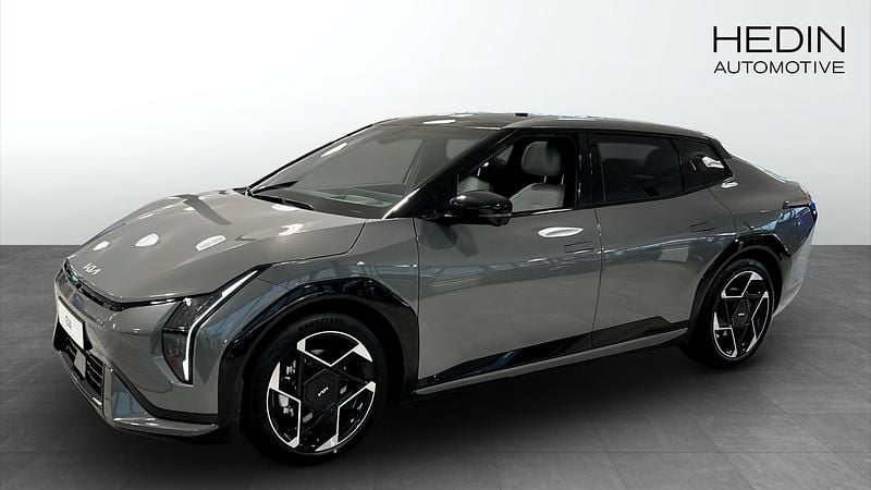Grå (grey) Ny 2025 Kia EV4 GT-Line Halvkombi | 677 998 kr - Bild 1/4