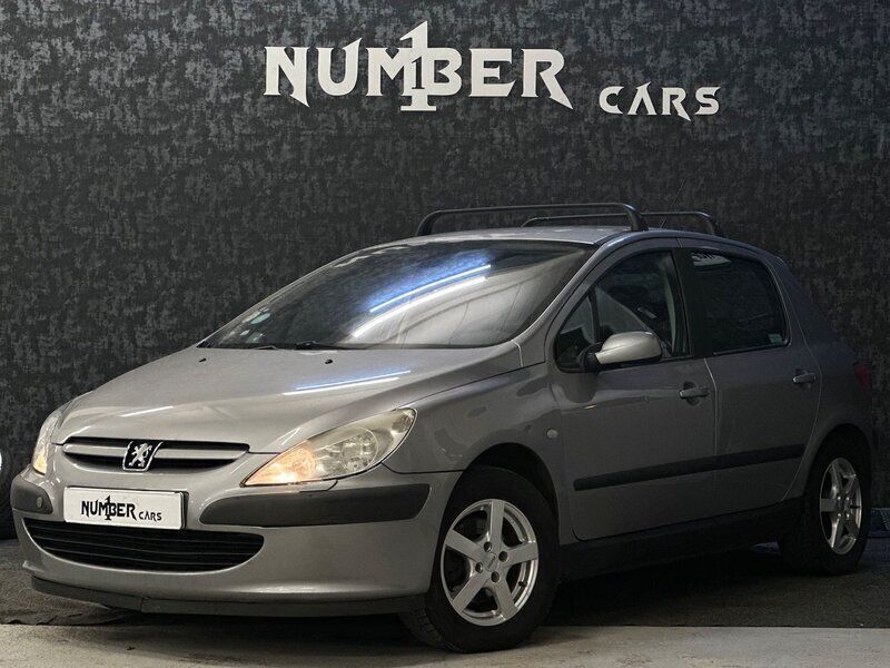 Ljusgrå Begagnad 2003 Peugeot 307 Halvkombi | 14 900 kr (Marknadspris) - Bild 1/4