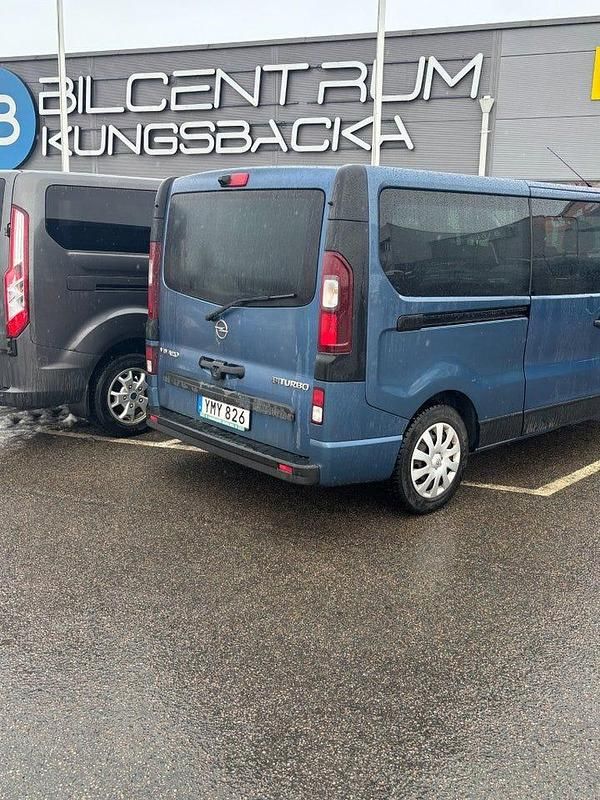 Begagnad Opel Vivaro 125 HK (91 kW) 2018 Blå Minibuss
