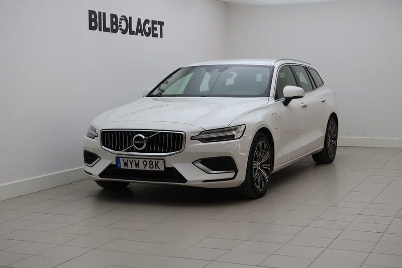 Vit Begagnad 2022 Volvo V60 Kombi | 359 500 kr (Marknadspris) - Bild 1/4