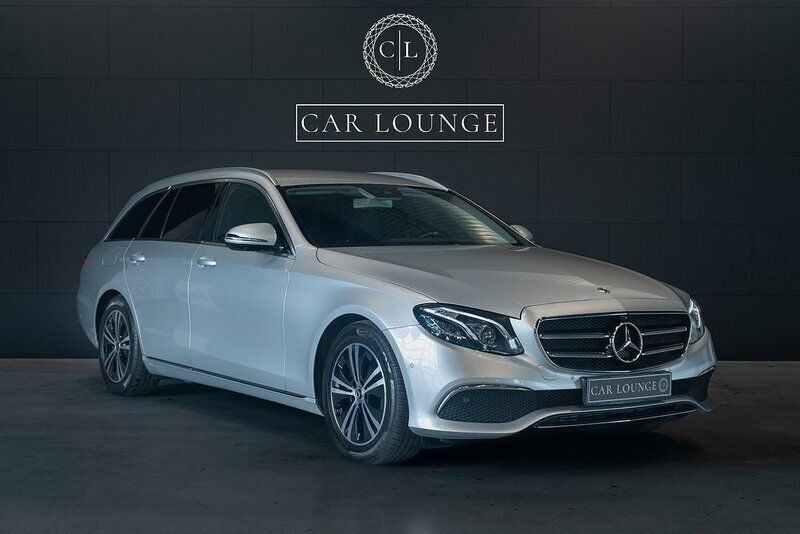 Silver Begagnad 2019 Mercedes E220 Kombi | 324 900 kr (Bra pris) - Bild 1/4