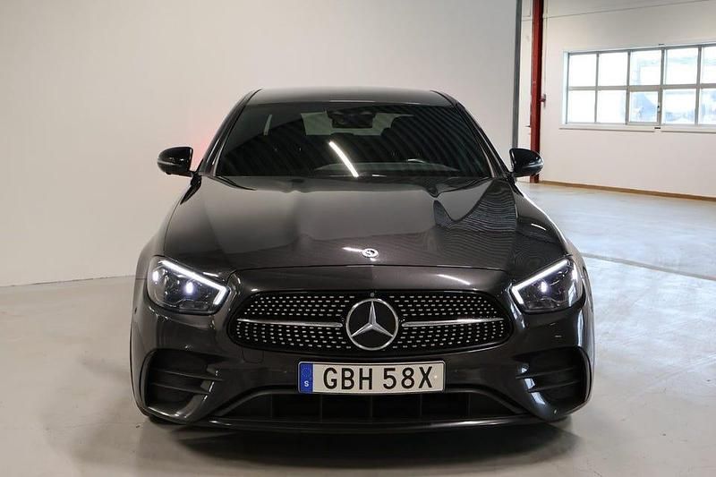 Begagnad Mercedes E220 AMG line 194 HK (142 kW) 2021 Grå Sedan