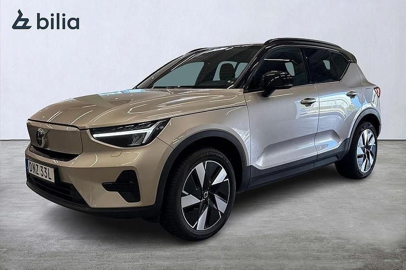 Ljusgrå Begagnad 2023 Volvo XC40 Core SUV | 399 900 kr - Bild 1/2