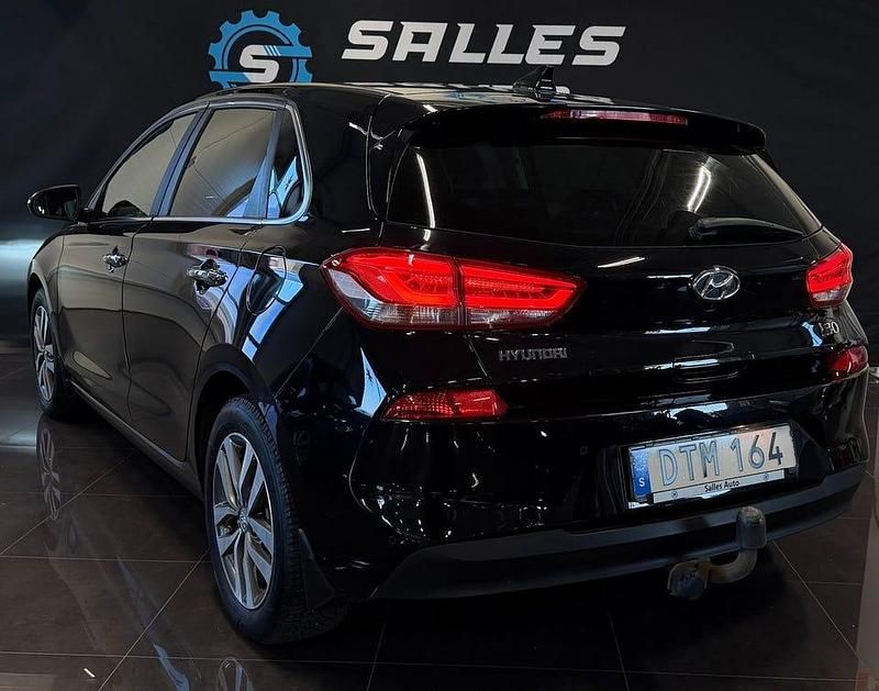 Begagnad Hyundai i30 Premium 136 HK (100 kW) 2017 Svart Halvkombi