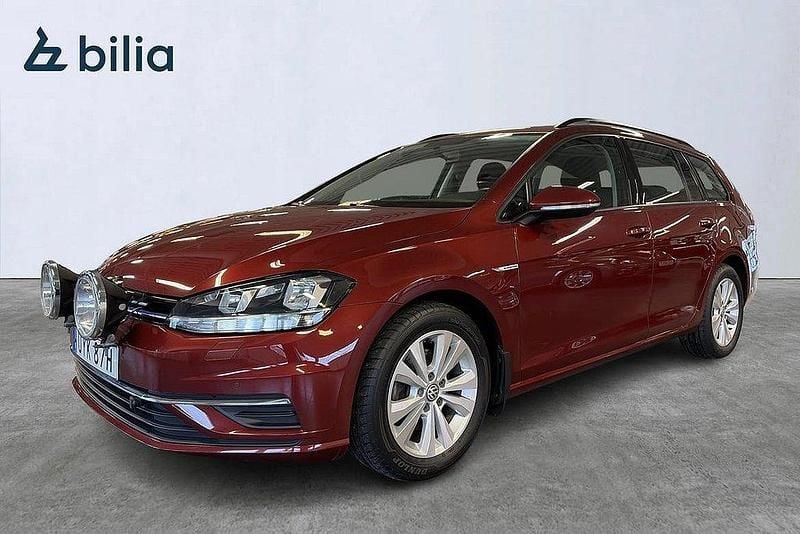 Röd Begagnad 2019 VW Golf VIII Kombi | 179 000 kr (Marknadspris) - Bild 1/4