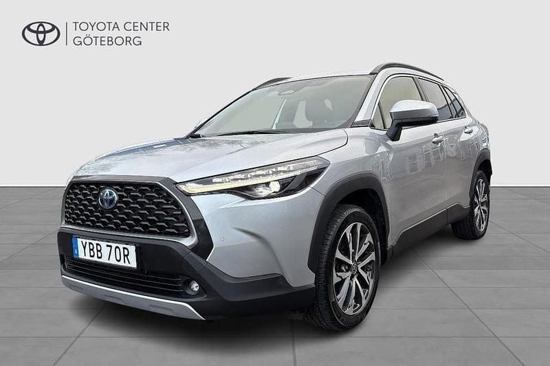 Silver Begagnad 2023 Toyota Corolla Cross Style SUV | 345 000 kr (Bra pris) - Bild 1/4