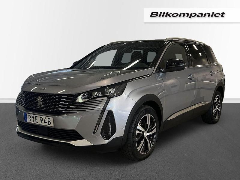 Grå Begagnad 2024 Peugeot 5008 GT Minibuss | 329 500 kr (Marknadspris) - Bild 1/4