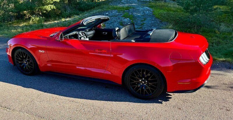 Röd Begagnad 2018 Ford Mustang GT Cab | 539 000 kr (Dyr) - Bild 1/4