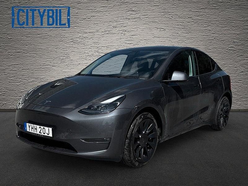 Grå Begagnad 2022 Tesla Model Y Long Range SUV | 369 900 kr (Superpris) - Bild 1/4