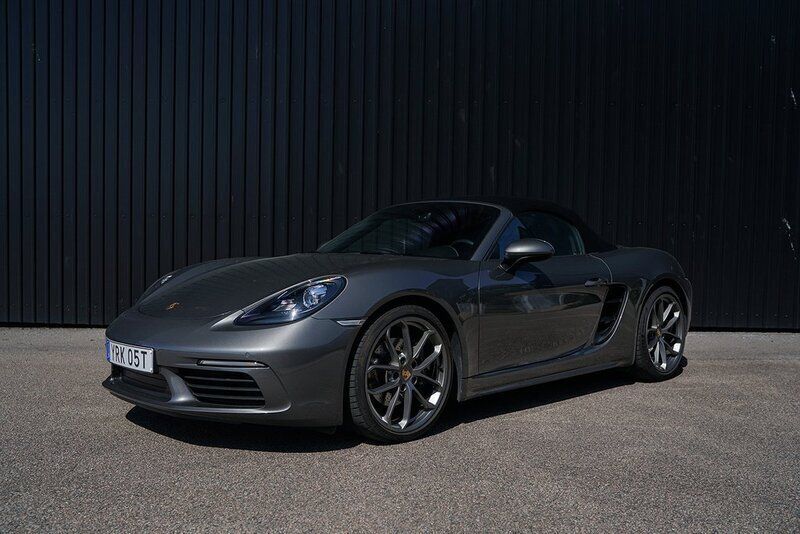 Flerfärgad Begagnad 2023 Porsche 718 Boxster Edition Cab | 849 900 kr (Marknadspris) - Bild 1/4