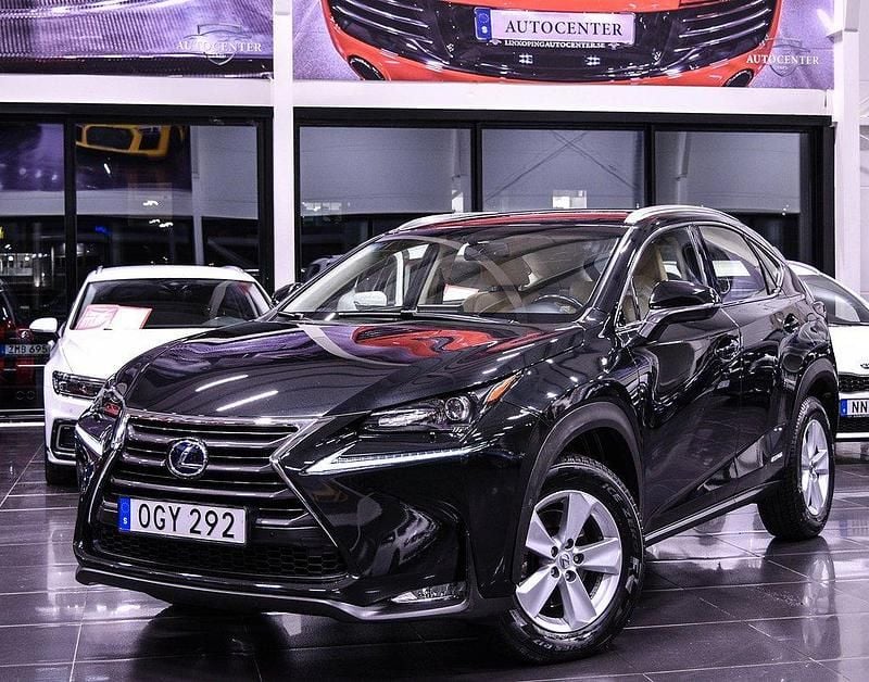 Svart Begagnad 2016 Lexus NX300h Business Edition SUV | 249 900 kr (Bra pris) - Bild 1/4