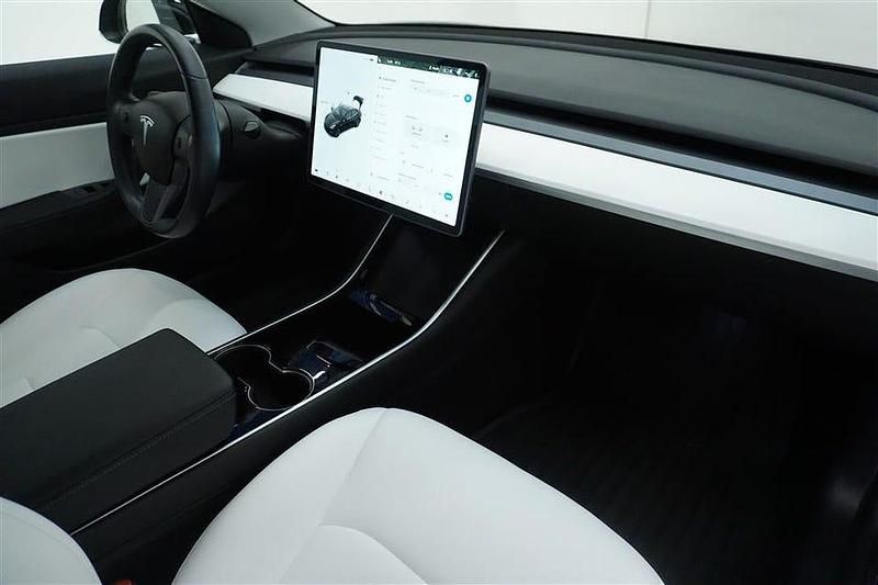 Begagnad Tesla Model 3 Long Range AWD 323 kW (440 HK) 2019 Svart Sedan