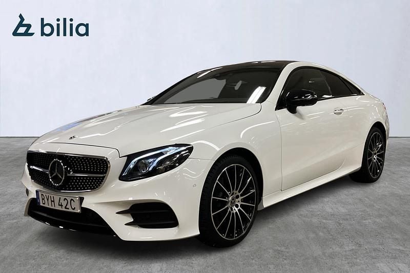 Vit Begagnad 2019 Mercedes E220 AMG line Sportkupé | 399 000 kr (Marknadspris) - Bild 1/4