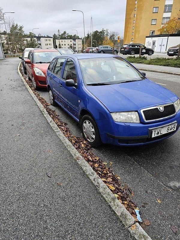 Blå Begagnad 2003 Skoda Fabia Kombi | 7 900 kr (Superpris) - Bild 1/4