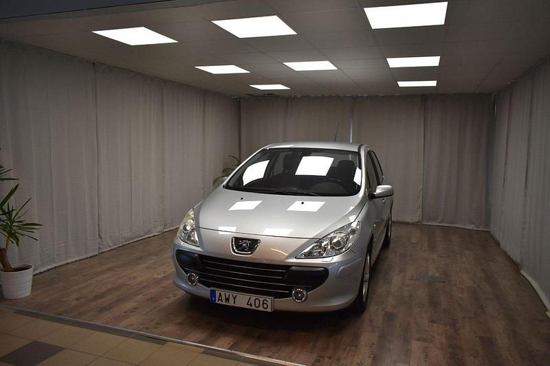 Ljusgrå Begagnad 2007 Peugeot 307 Halvkombi | 49 900 kr (Dyr) - Bild 1/3