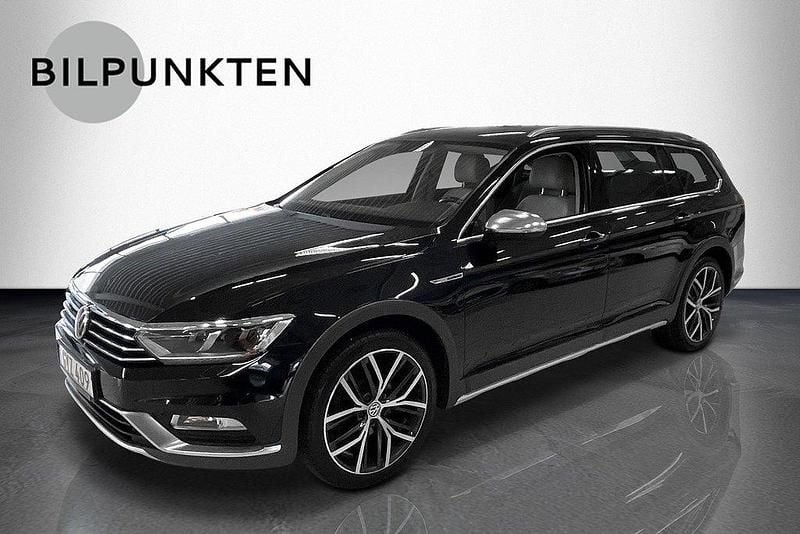Svart Begagnad 2017 VW Passat Alltrack Executive Kombi | 249 900 kr (Marknadspris) - Bild 1/4