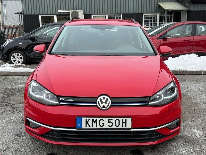 Begagnad VW Golf VIII 131 HK (96 kW) 2020 Röd