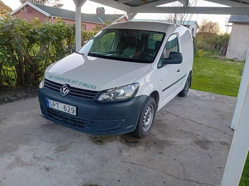 Vit Begagnad 2012 VW Caddy Minibuss | 43 500 kr (Superpris) - Bild 1/4