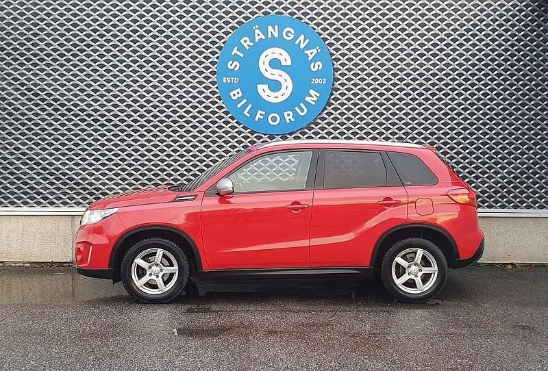 Röd Begagnad 2017 Suzuki Vitara SUV | 159 000 kr (Marknadspris) - Bild 1/4