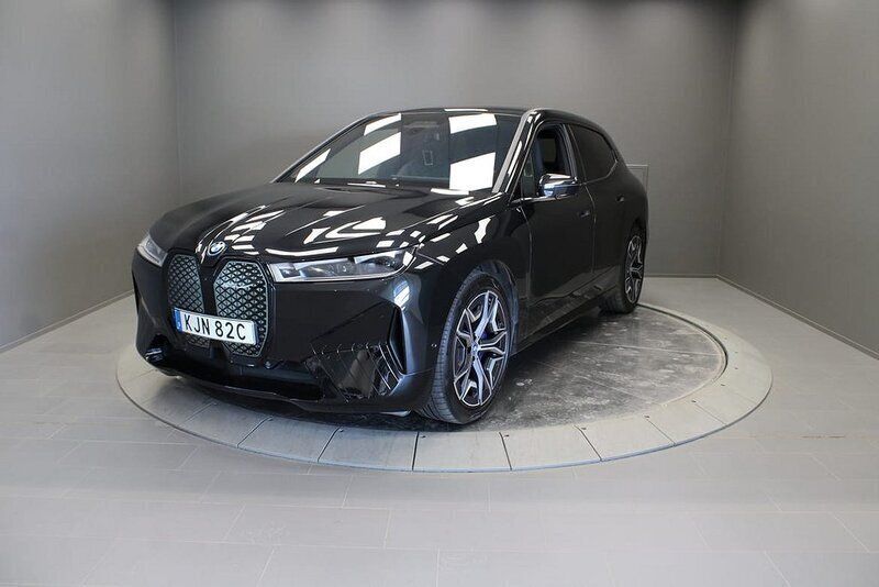 Svart Begagnad 2022 BMW iX Comfort Edition SUV | 699 000 kr (Bra pris) - Bild 1/4