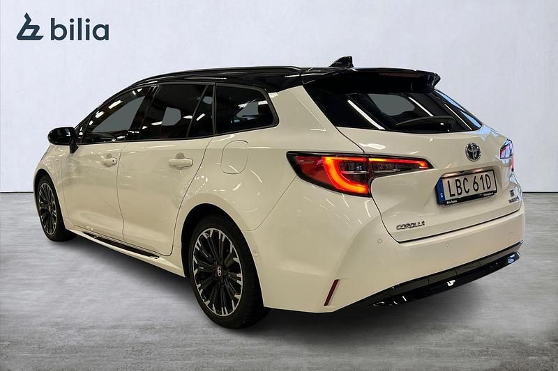 Begagnad Toyota Corolla Plus 124 HK (91 kW) 2022 Vit Kombi