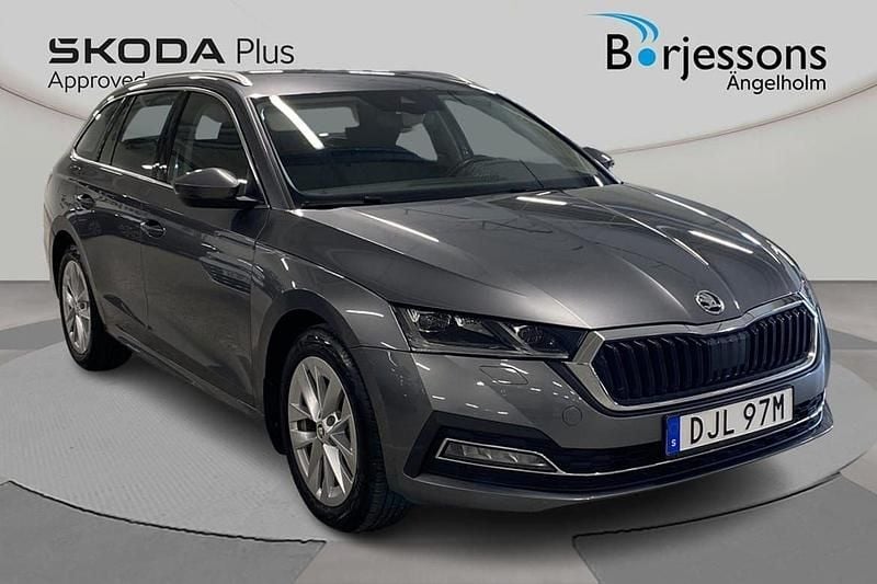 Grå Begagnad 2023 Skoda Octavia Kombi | 299 000 kr (Marknadspris) - Bild 1/4