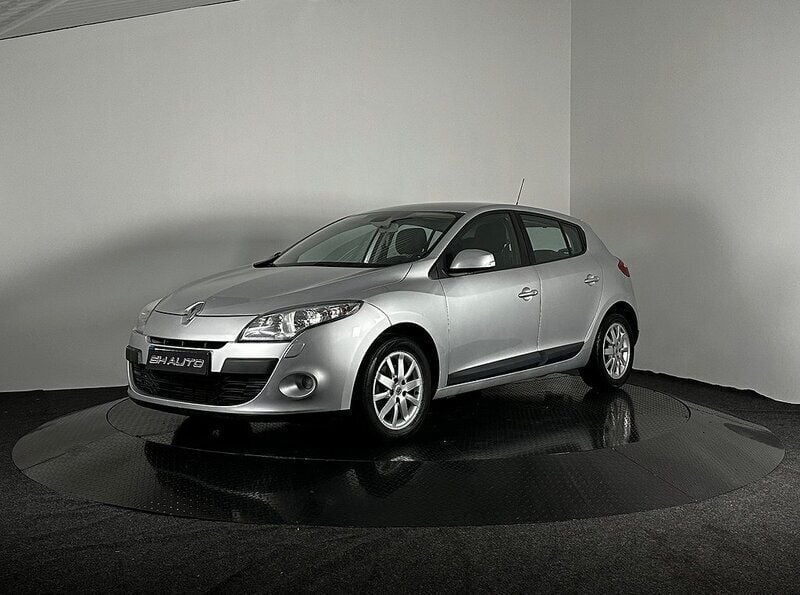 Silver Begagnad 2011 Renault Mégane III Halvkombi | 53 900 kr (Marknadspris) - Bild 1/4