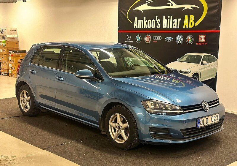 Blå Begagnad 2013 VW Golf VII Halvkombi | 94 900 kr (Marknadspris) - Bild 1/4
