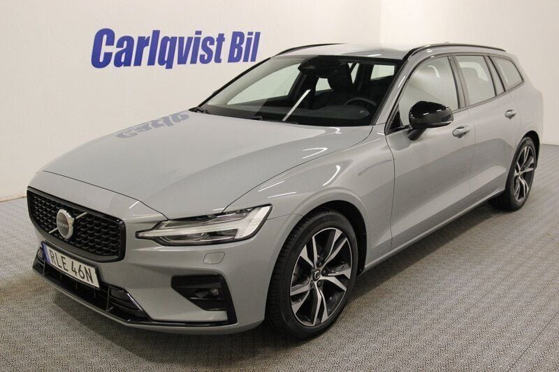Vapour grey metallic Begagnad 2024 Volvo V60 Plus Kombi | 415 000 kr (Marknadspris) - Bild 1/4