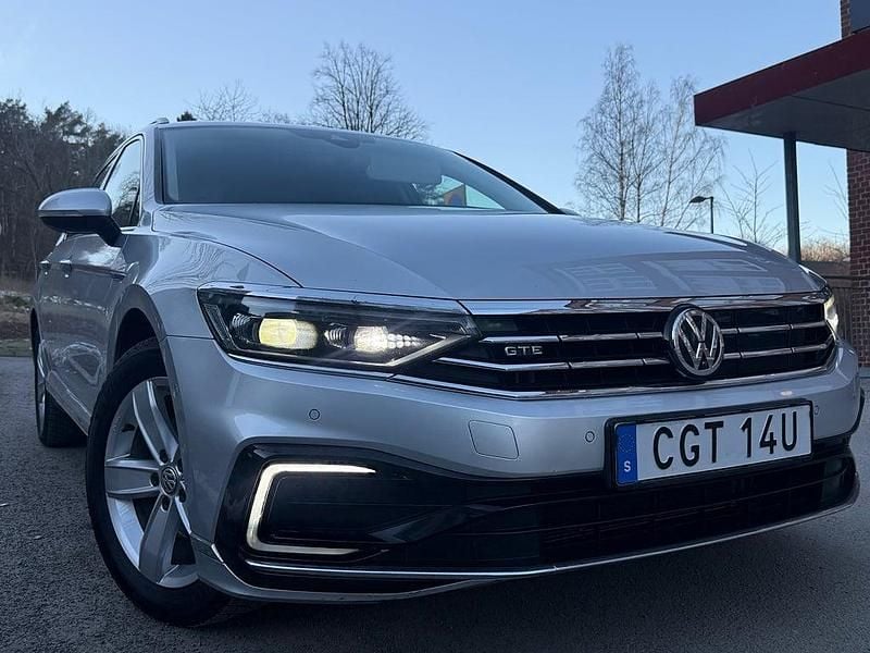 Silver Begagnad 2019 VW Passat Kombi | 168 000 kr (Superpris) - Bild 1/4