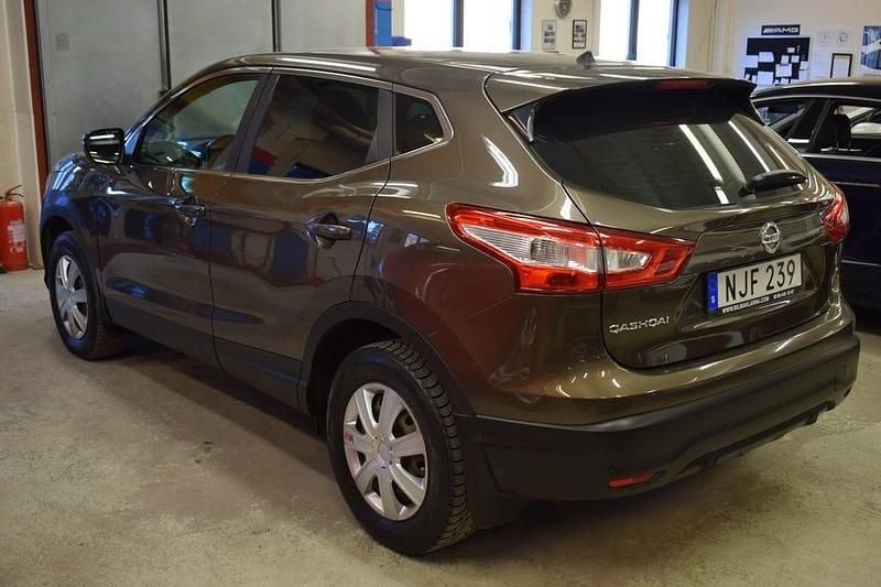Begagnad Nissan Qashqai S 131 HK (96 kW) 2016 Brun SUV