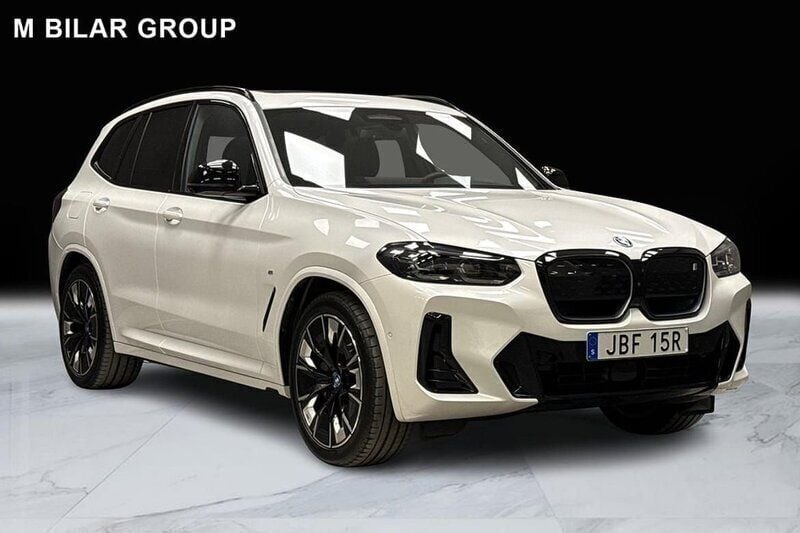 Vit Begagnad 2024 BMW iX3 Shadowline SUV | 629 000 kr (Bra pris) - Bild 1/4